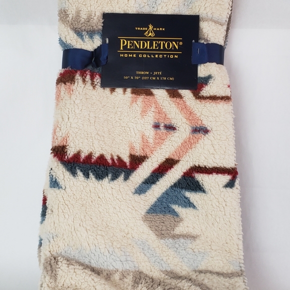 Pendleton Aztec Throw - Picture 4 of 4